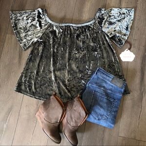 Knox Rose Velvet Off the Shoulder top Sz M *NWT*